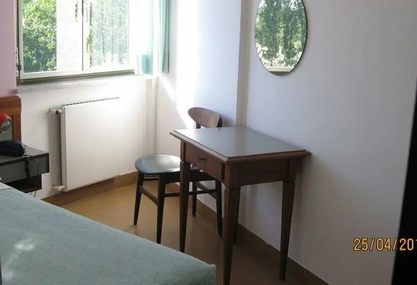 Standard Yhden Hengen Huone, Le Pleiadi