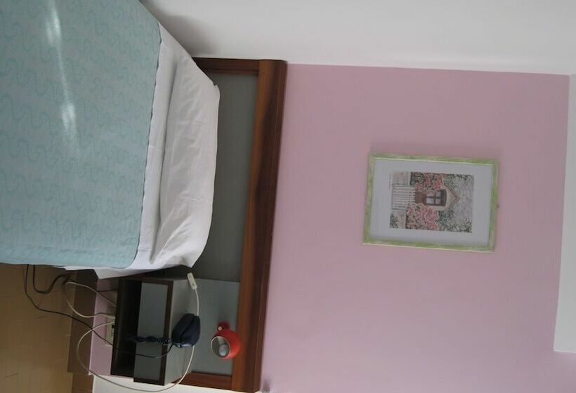 标准单人间, Le Pleiadi