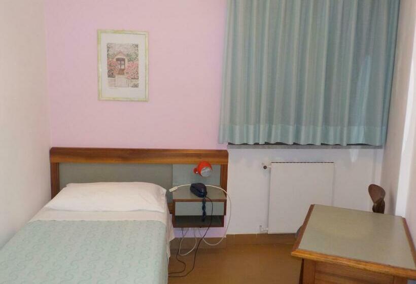 标准单人间, Le Pleiadi