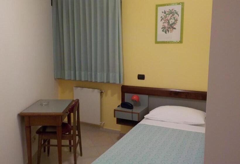 标准单人间, Le Pleiadi