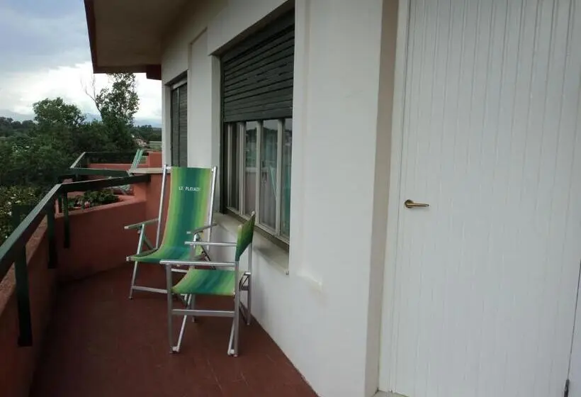 Standard Kolmen Hengen Huone Parveke, Le Pleiadi