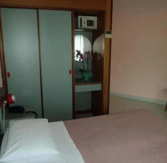 Standard Kolmen Hengen Huone Parveke, Le Pleiadi