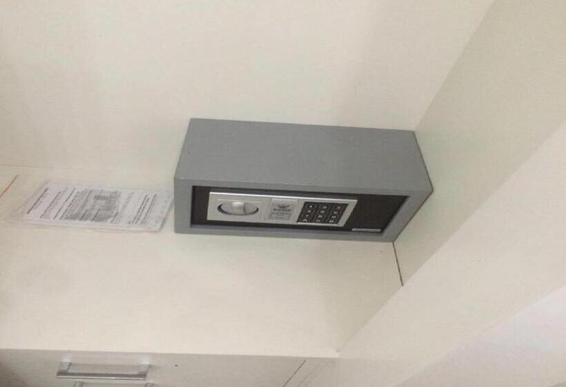 디럭스 트리플 룸, Paladini