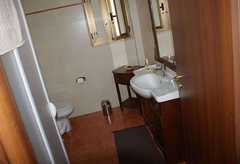 חדר סטנדרט לארבעה, B&b By Filomena