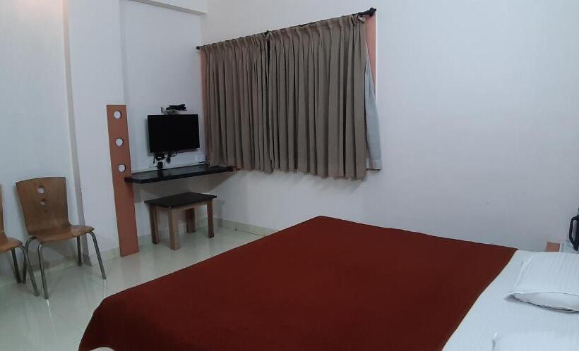 חדר דלוקס, Cool Palace