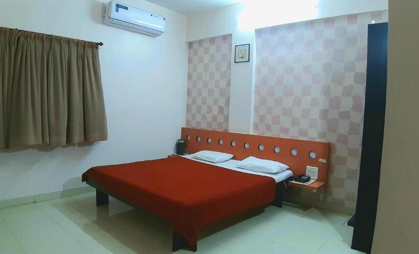 חדר דלוקס, Cool Palace