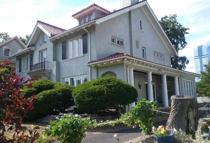 חדר משפחתי, Hanover House Bed And Breakfast