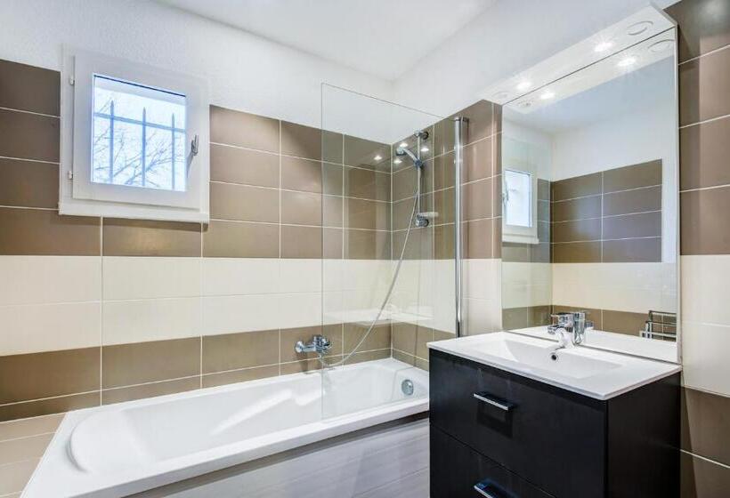 شقة غرفة واحدة, Domaine La Tour Carrée