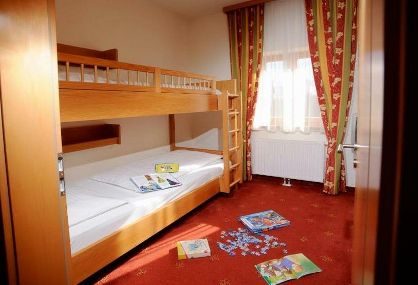 Quarto Familiar, Garni Am Seggauberg