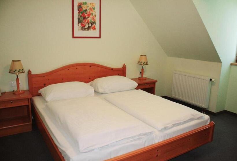 Quarto standard, Garni Am Seggauberg