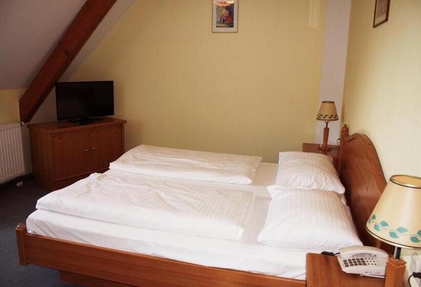 Quarto standard, Garni Am Seggauberg