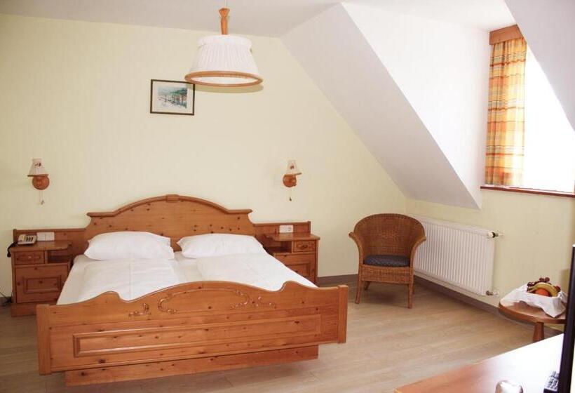 Quarto standard, Garni Am Seggauberg