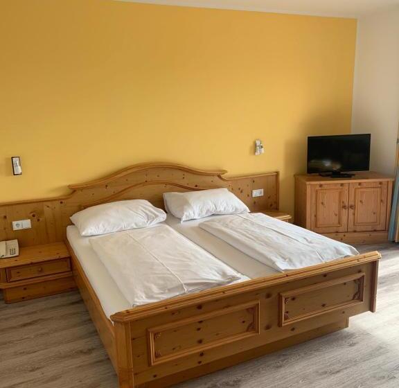 Quarto standard, Garni Am Seggauberg