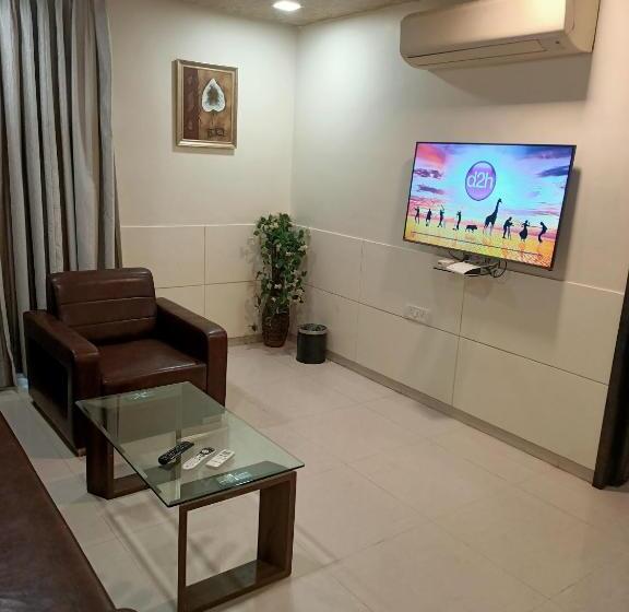 غرفة قياسية, Rudra Shelter International