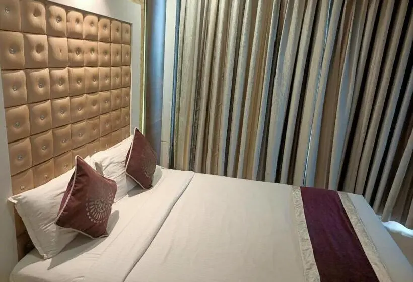 Deluxe-huone, Rudra Shelter International