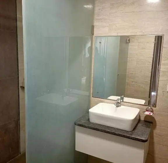 Deluxe-huone, Rudra Shelter International