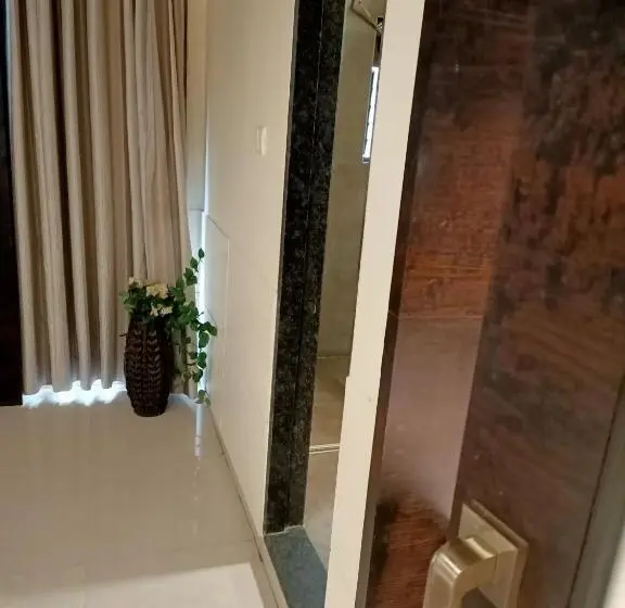 Deluxe-huone, Rudra Shelter International