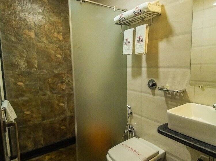 غرفة ديلوكس, Rudra Shelter International