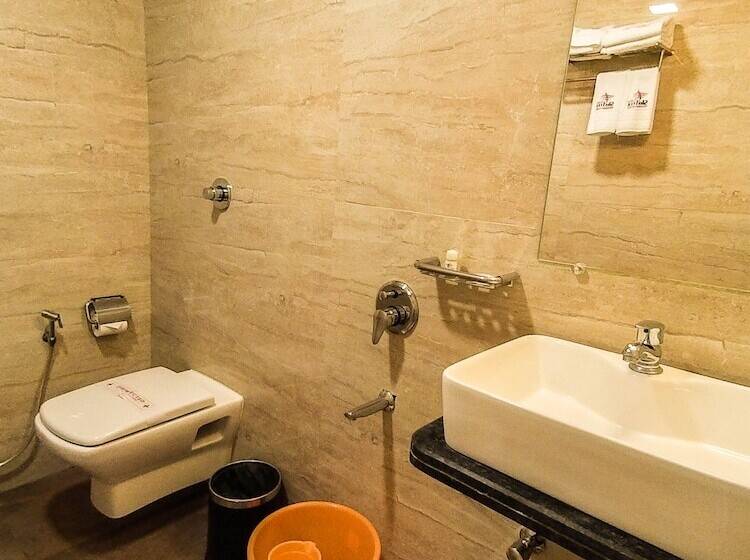 غرفة ديلوكس, Rudra Shelter International