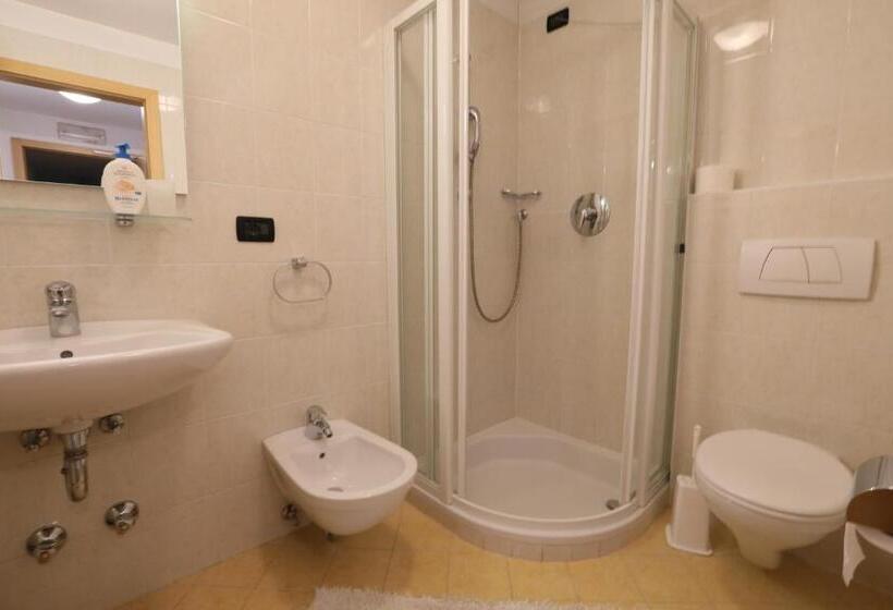 דירת חדר, Stampfer B&b