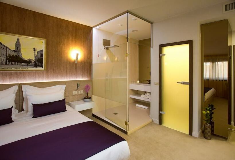 غرفة بيزنس, Vila Class