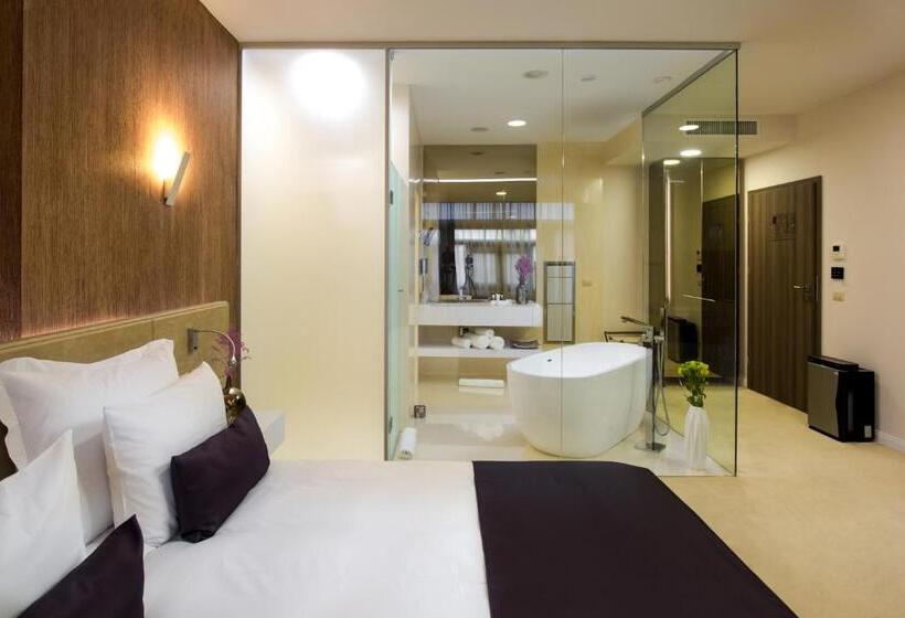 غرفة ديلوكس, Vila Class