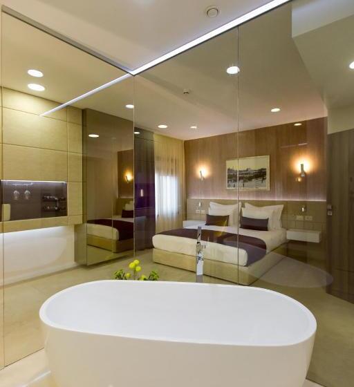 غرفة ديلوكس, Vila Class