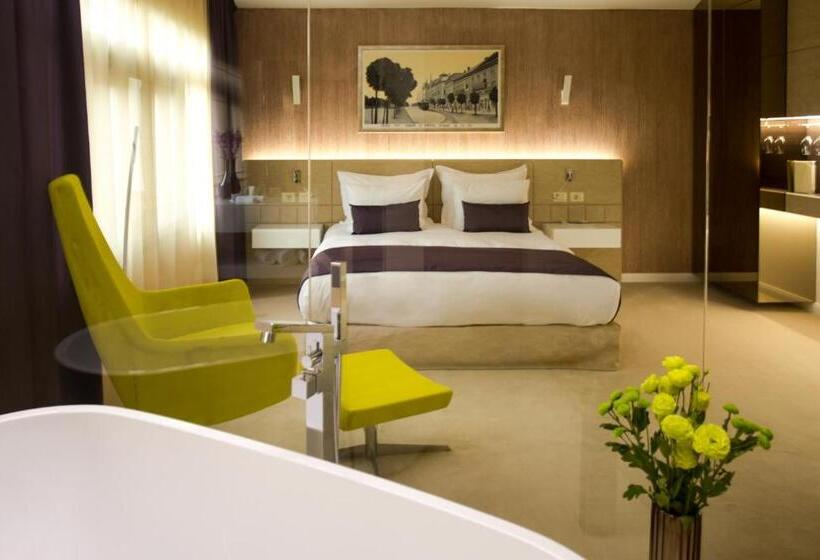 غرفة ديلوكس, Vila Class