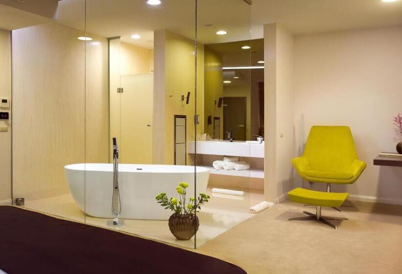 غرفة ديلوكس, Vila Class