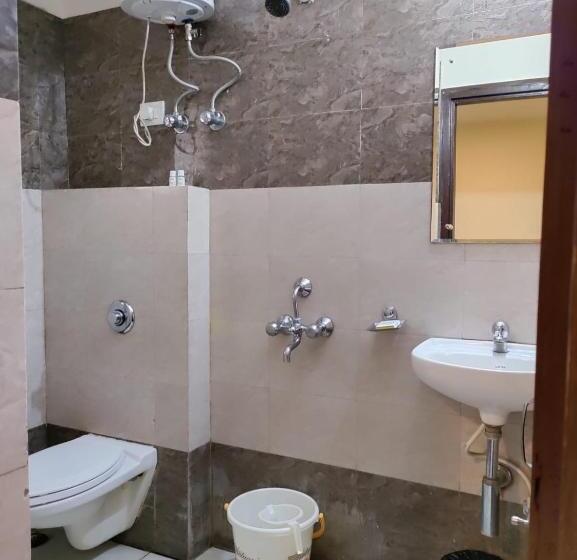 חדר דלוקס, The Avr Hotels & Banquets