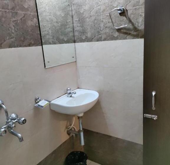 חדר דלוקס, The Avr Hotels & Banquets