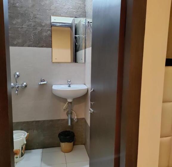 اتاق لوکس, The Avr Hotels & Banquets