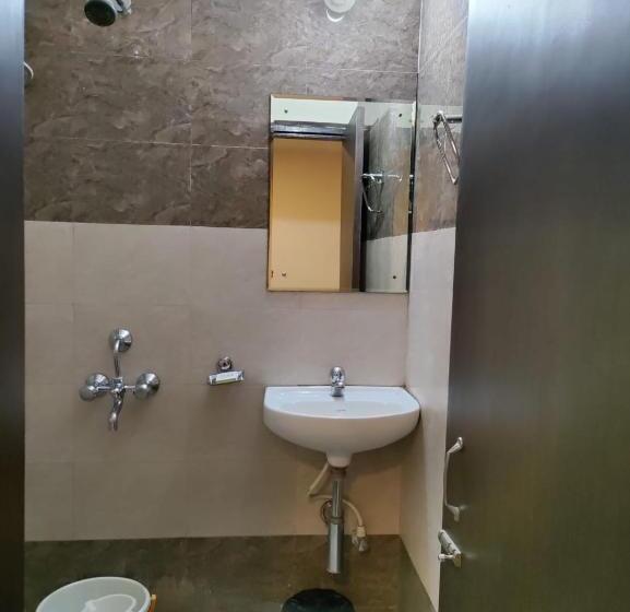 חדר דלוקס, The Avr Hotels & Banquets