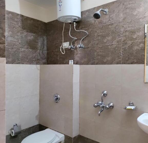 חדר דלוקס, The Avr Hotels & Banquets