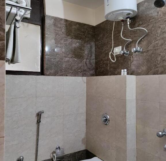 חדר דלוקס, The Avr Hotels & Banquets