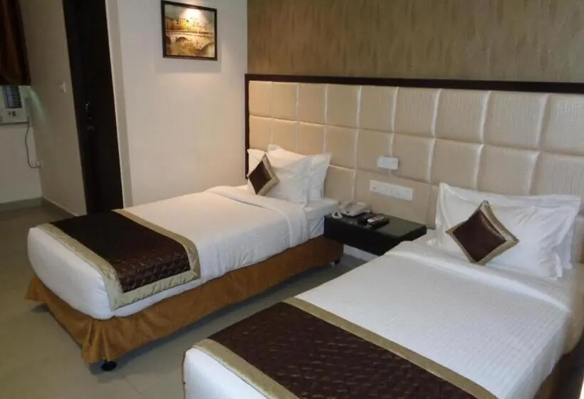 デラックスルーム, The Avr Hotels & Banquets