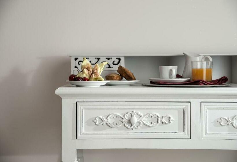 이코노미 트리플 룸, Casa Poesia