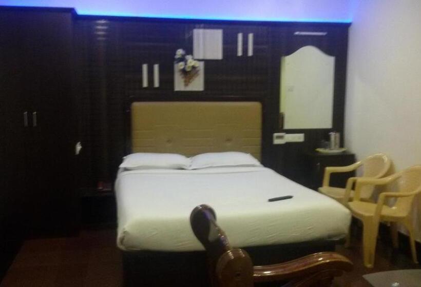 Номер Deluxe, Aakash Residency