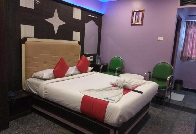Номер Deluxe, Aakash Residency
