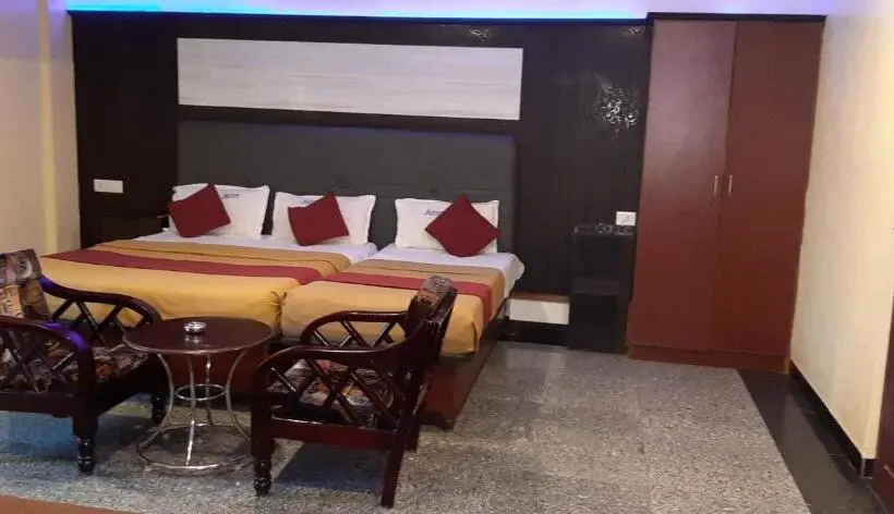 Chambre Familiale, Aakash Residency