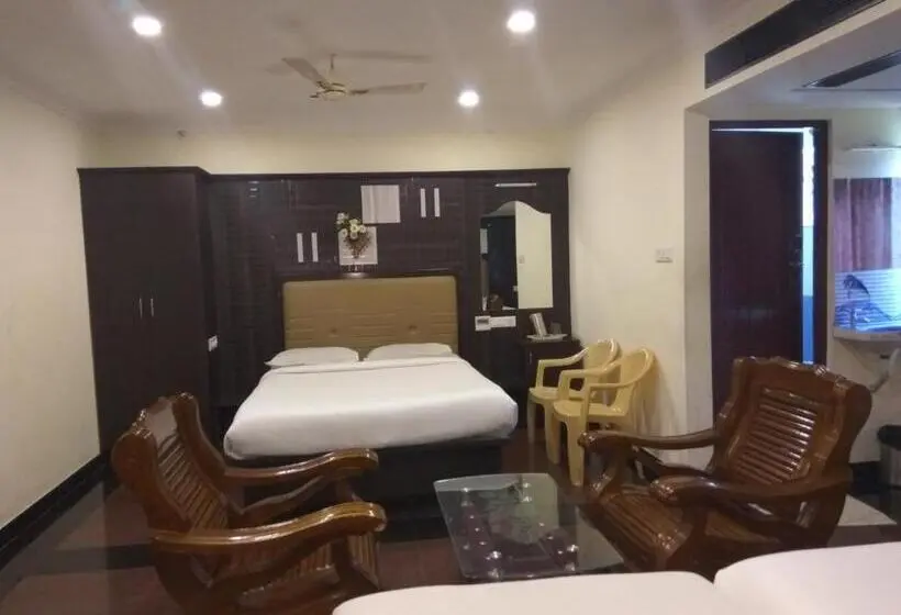 Chambre Familiale, Aakash Residency