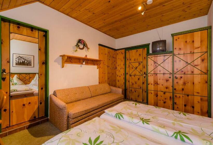 スタンダードルーム, Almidylle Sabathy