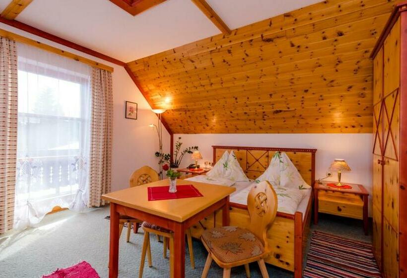 スタンダードルーム, Almidylle Sabathy