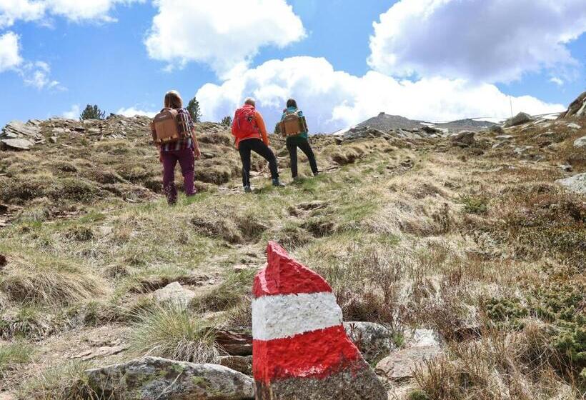 バス共有のスタンダードルーム, Almidylle Sabathy