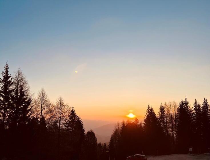 スタンダードルーム, Almidylle Sabathy