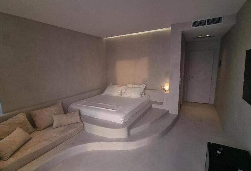 חדר סופריור, Ble Ble Vlore