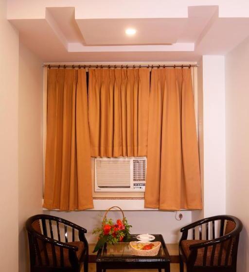 エクゼクティブルーム, Dolphin International