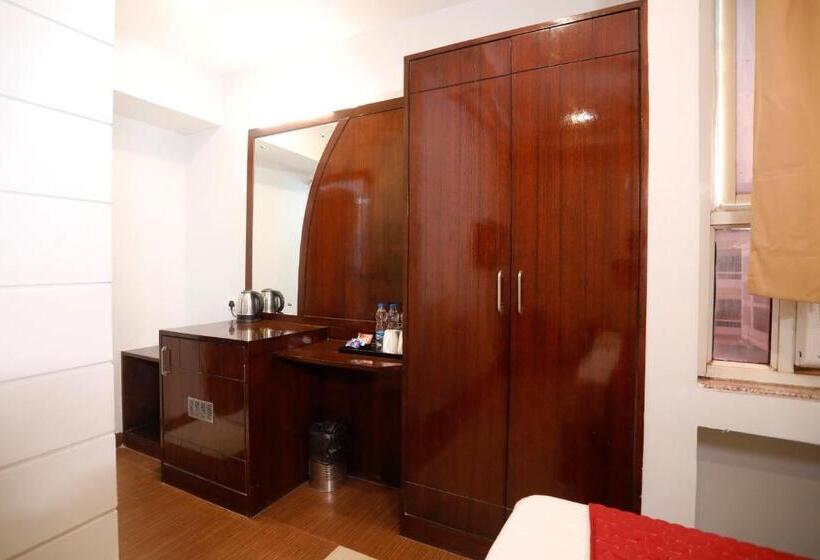 エクゼクティブルーム, Dolphin International