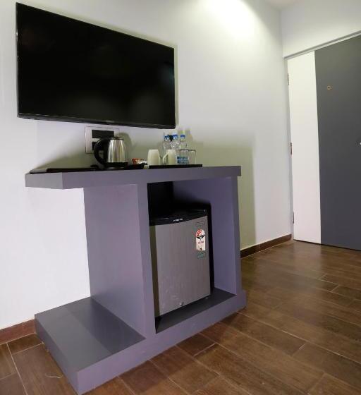 エクゼクティブスイート, Dolphin International