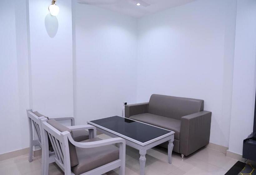 エクゼクティブスイート, Dolphin International